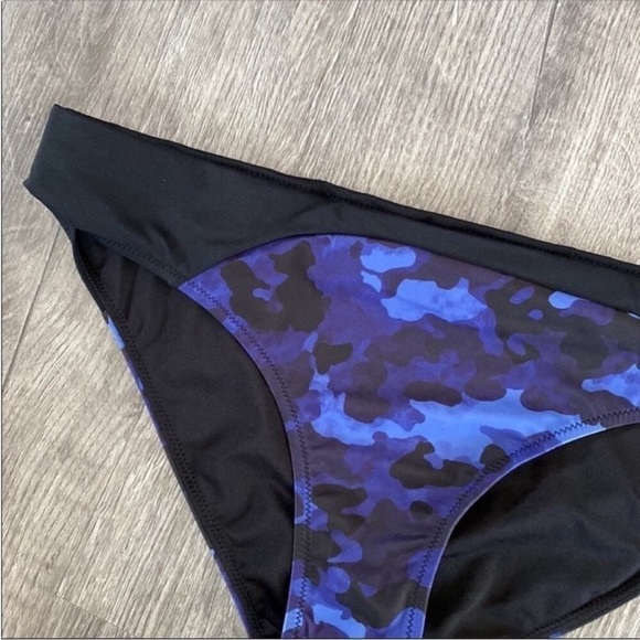Athleta Freestyle Camo Small, cheeky coverage Sz M NWT - Picture 3 of 9